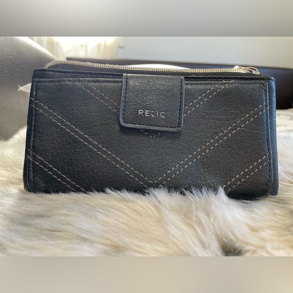 Relic Black Women's wallet/wristlet
